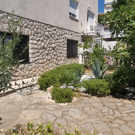 Rahela Apartment